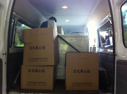 2013年7月10日上午10點,離心機裝車配送現(xiàn)場圖